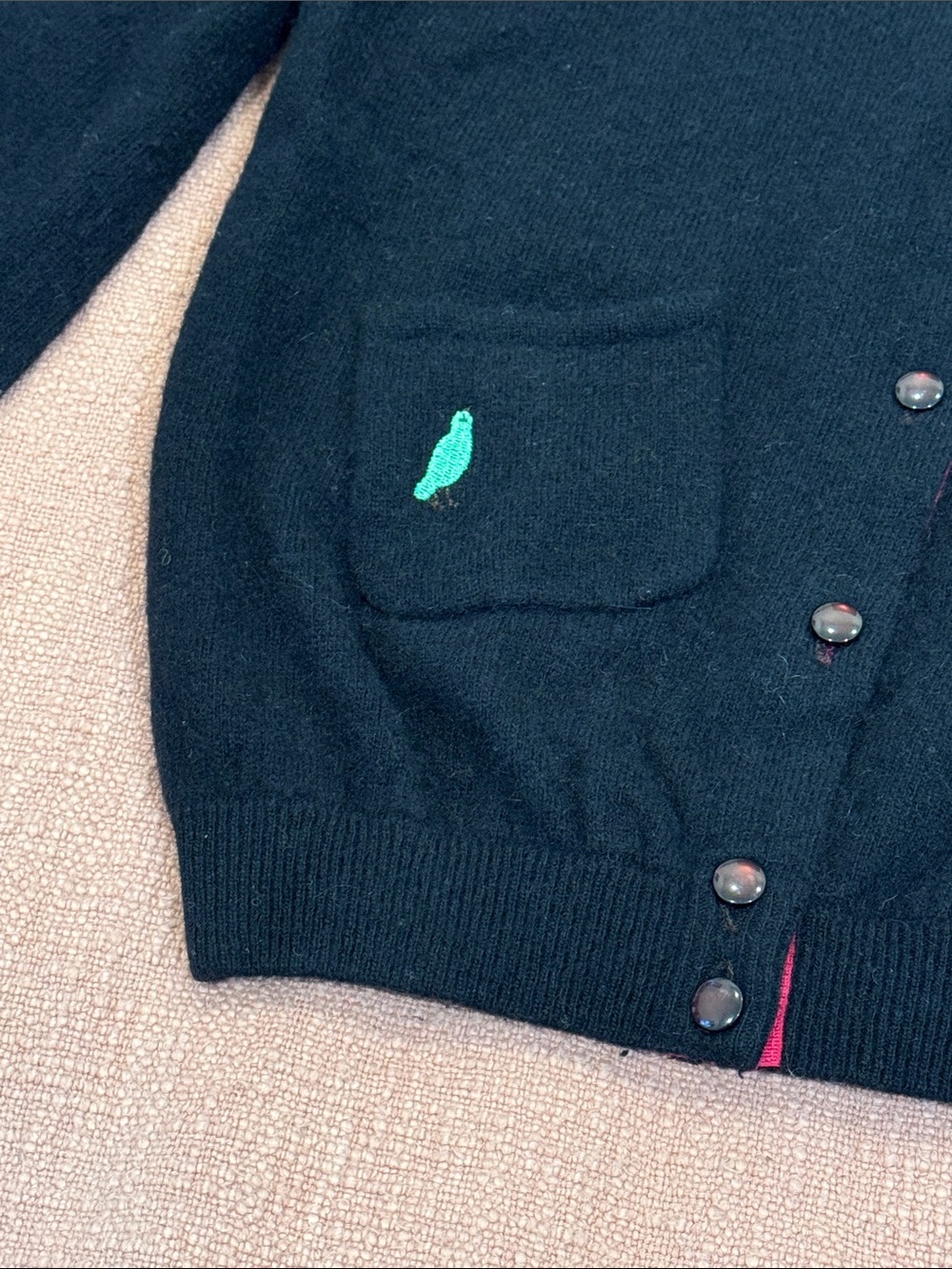 Angora / lambswool embroidered bird detail wm’s button-Up Crewneck Cardigan - Picture 4 of 15